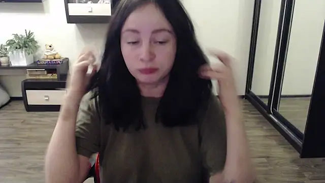 Snapshot of Laralianna chatting on October 9, 9:54 am Laralianna online show from October 9, 9:54 am