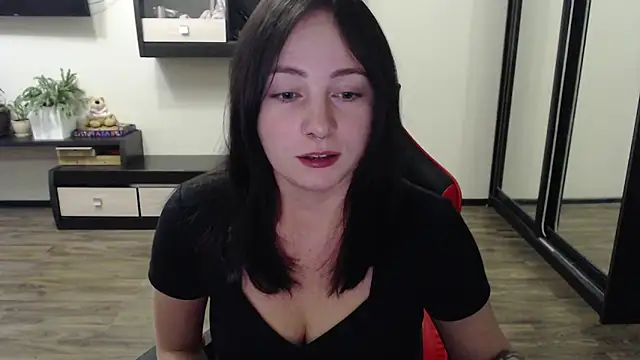 Snapshot of Laralianna chatting on October 3, 11:56 am Laralianna online show from October 3, 11:56 am