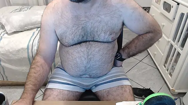 Snapshot of MysterBearMG chatting on February 23, 10:43 pm MysterBearMG online show from February 23, 10:43 pm