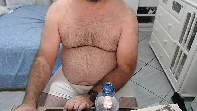 Snapshot of MysterBearMG chatting on February 4, 3:34 am MysterBearMG online show from February 4, 3:34 am