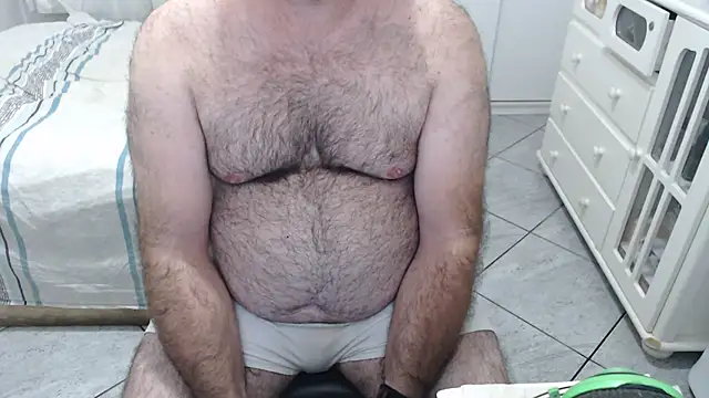 Snapshot of MysterBearMG chatting on March 3, 12:06 am MysterBearMG online show from March 3, 12:06 am