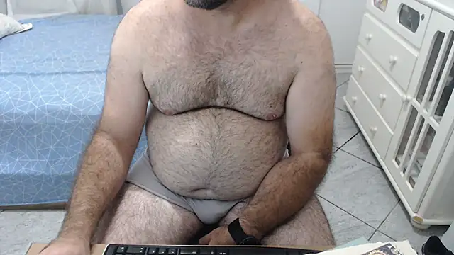 Snapshot of MysterBearMG chatting on February 4, 10:38 pm MysterBearMG online show from February 4, 10:38 pm