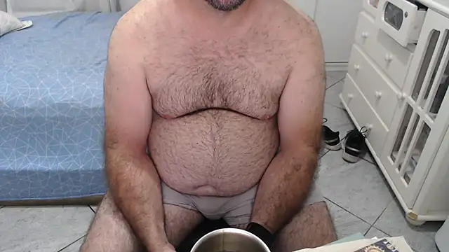 Snapshot of MysterBearMG chatting on February 6, 12:06 am MysterBearMG online show from February 6, 12:06 am