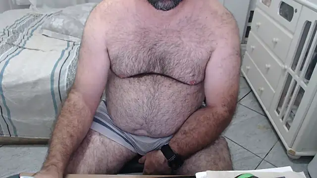 Snapshot of MysterBearMG chatting on February 25, 9:58 pm MysterBearMG online show from February 25, 9:58 pm