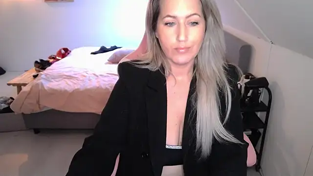 Snapshot of TessToy chatting on February 27, 3:48 pm TessToy online show from February 27, 3:48 pm