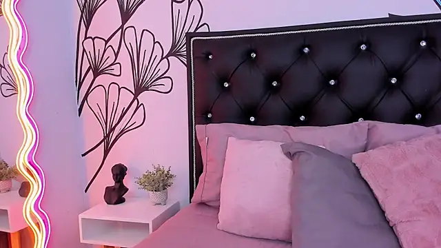 Snapshot of Sweet_Ariadna_ chatting on July 12, 12:17 pm Sweet Ariadna online show from July 12, 12:17 pm