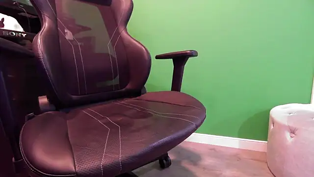 Snapshot of kuruptxxx_live chatting on December 21, 3:14 pm kuruptxxx live online show from December 21, 3:14 pm