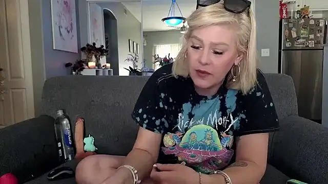 Snapshot of Lexi_Shocker chatting on January 15, 6:44 pm Lexi Shocker online show from January 15, 6:44 pm