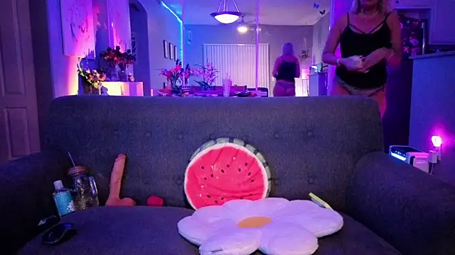 Lexi Shocker online show from April 8, 8:27 am