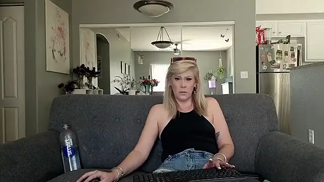 Lexi Shocker online show from November 6, 6:56 pm