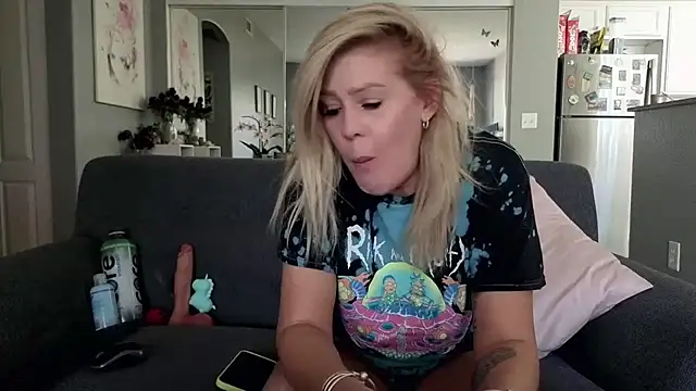 Lexi Shocker online show from September 16, 5:25 pm