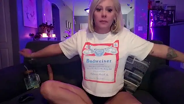 Snapshot of Lexi_Shocker chatting on February 6, 6:42 am Lexi Shocker online show from February 6, 6:42 am