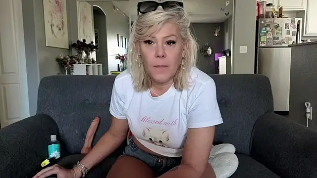 Snapshot of Lexi_Shocker chatting on May 10, 5:48 pm Lexi Shocker online show from May 10, 5:48 pm
