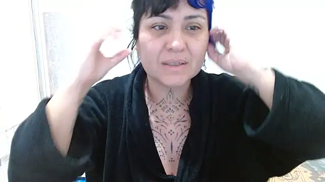 Snapshot of vaholiver chatting on May 31, 2:34 pm vaholiver online show from May 31, 2:34 pm