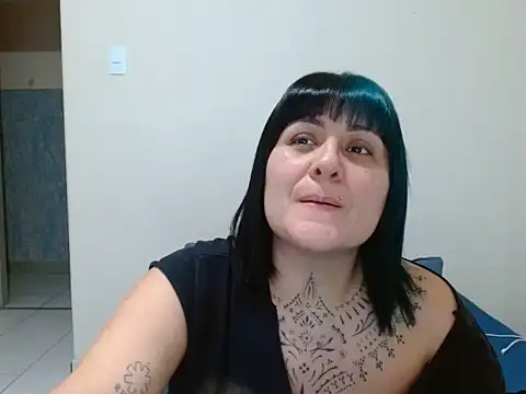Snapshot of vaholiver chatting on July 10, 8:20 pm vaholiver online show from July 10, 8:20 pm
