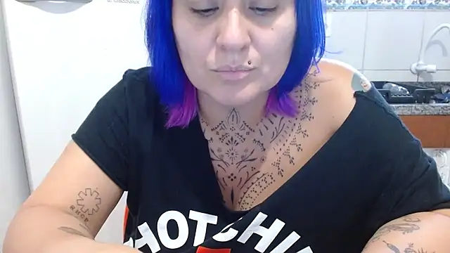 Snapshot of vaholiver chatting on November 4, 6:11 pm vaholiver online show from November 4, 6:11 pm