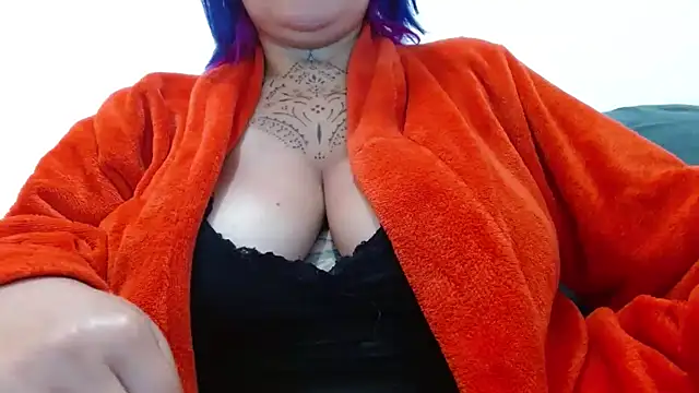 Snapshot of vaholiver chatting on November 30, 3:24 pm vaholiver online show from November 30, 3:24 pm