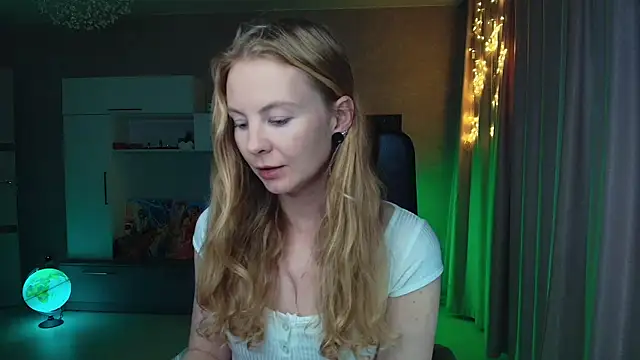 Cuddle Cat online show from November 24, 1:55 pm