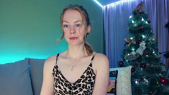 Snapshot of Cuddle_Cat chatting on January 11, 5:20 am Cuddle Cat online show from January 11, 5:20 am