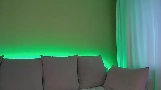 Snapshot of Cuddle_Cat chatting on February 27, 4:34 am Cuddle Cat online show from February 27, 4:34 am