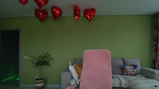 Snapshot of Cuddle_Cat chatting on June 18, 6:12 am Cuddle Cat online show from June 18, 6:12 am