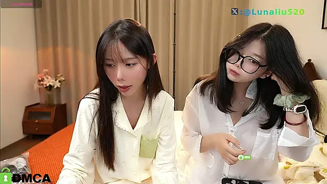 Snapshot of Luna520 chatting on October 10, 1:23 pm Luna520 online show from October 10, 1:23 pm