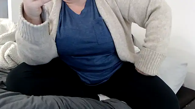 sweeti Em online show from February 8, 6:05 pm