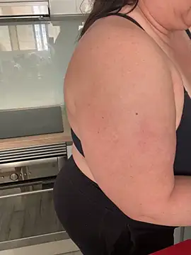 sweeti Em online show from April 12, 3:15 pm