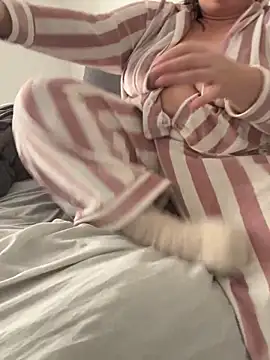 sweeti Em online show from February 1, 9:51 am