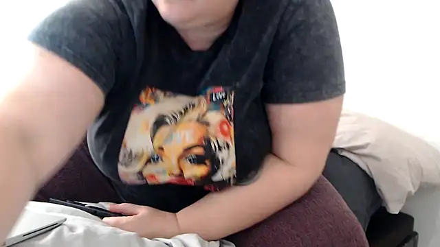 sweeti Em online show from February 4, 10:21 am