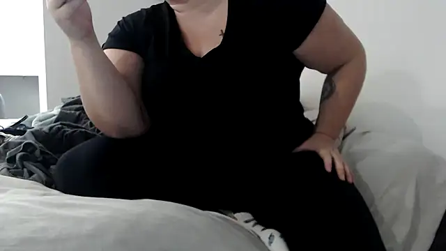 Snapshot of sweeti_Em chatting on November 17, 4:55 pm sweeti Em online show from November 17, 4:55 pm