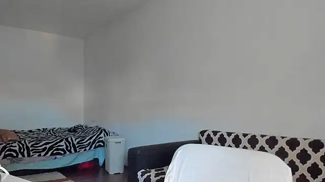 DaisiyWalker online show from March 18, 5:12 am