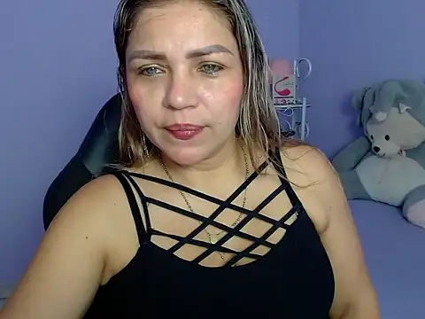 Snapshot of cum_bigass chatting on March 13, 12:13 pm cum bigass online show from March 13, 12:13 pm