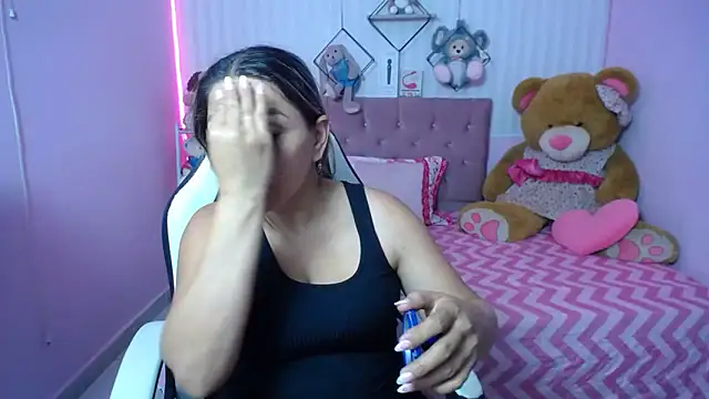 Snapshot of cum_bigass chatting on September 18, 12:19 pm cum bigass online show from September 18, 12:19 pm