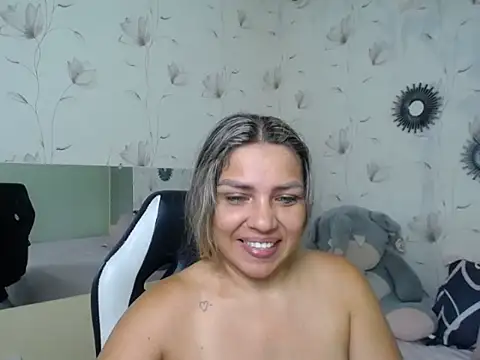 Snapshot of cum_bigass chatting on November 20, 12:06 pm cum bigass online show from November 20, 12:06 pm