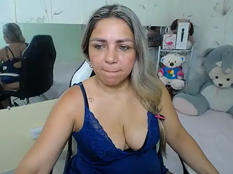 Snapshot of cum_bigass chatting on November 14, 12:31 pm cum bigass online show from November 14, 12:31 pm