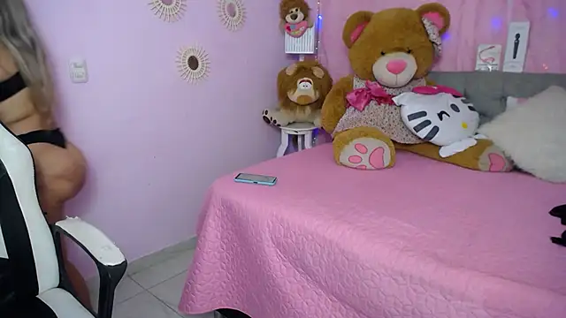 Snapshot of cum_bigass chatting on November 6, 12:20 pm cum bigass online show from November 6, 12:20 pm