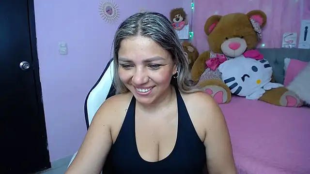 Snapshot of cum_bigass chatting on November 9, 12:09 pm cum bigass online show from November 9, 12:09 pm