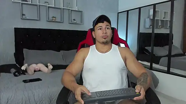 tyler hank01 online show from October 15, 9:01 pm