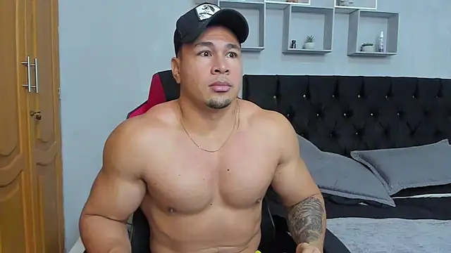 Snapshot of tyler_hank01 chatting on June 23, 10:24 am tyler hank01 online show from June 23, 10:24 am