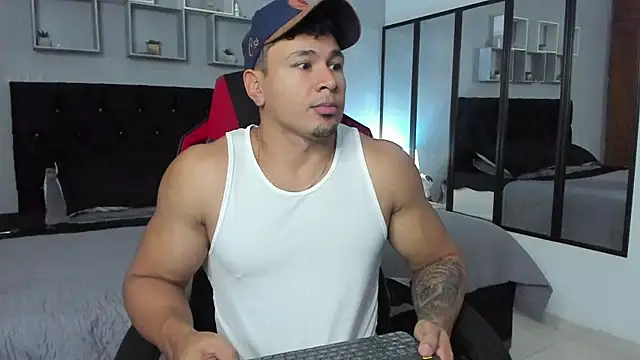 tyler hank01 online show from October 13, 5:58 pm