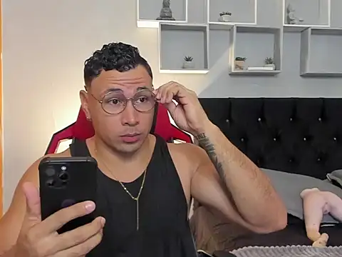 tyler hank01 online show from April 16, 1:39 am