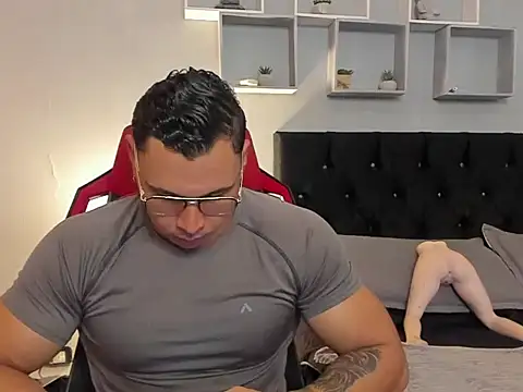 tyler hank01 online show from April 15, 12:38 am