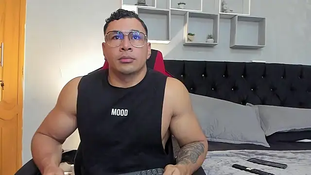 tyler hank01 online show from April 8, 11:39 pm