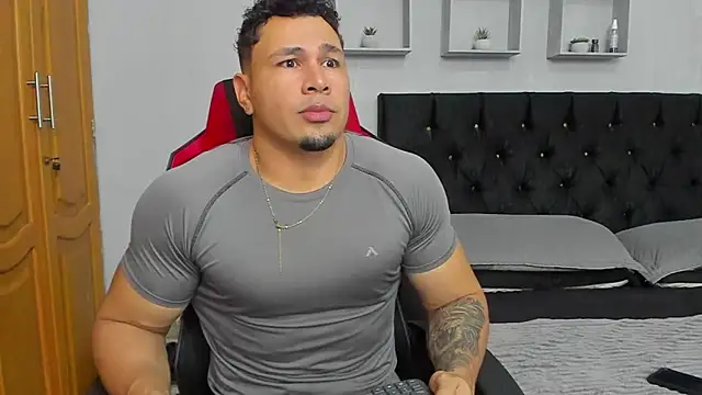 Snapshot of tyler_hank01 chatting on July 8, 9:15 pm tyler hank01 online show from July 8, 9:15 pm