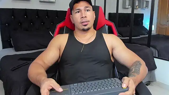 tyler hank01 online show from March 1, 6:41 pm