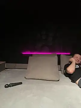 Snapshot of Kiscsillagg chatting on March 19, 6:44 pm Kiscsillagg online show from March 19, 6:44 pm