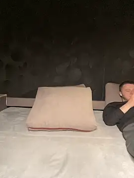 Snapshot of Kiscsillagg chatting on March 7, 6:22 pm Kiscsillagg online show from March 7, 6:22 pm