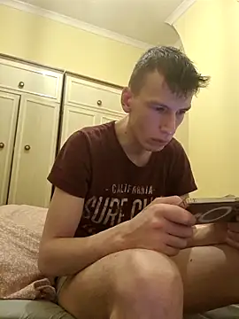 Snapshot of LuxxFin chatting on November 10, 4:12 pm LuxxFin online show from November 10, 4:12 pm