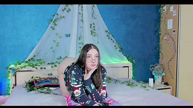 LinaKenny online show from December 17, 7:59 pm